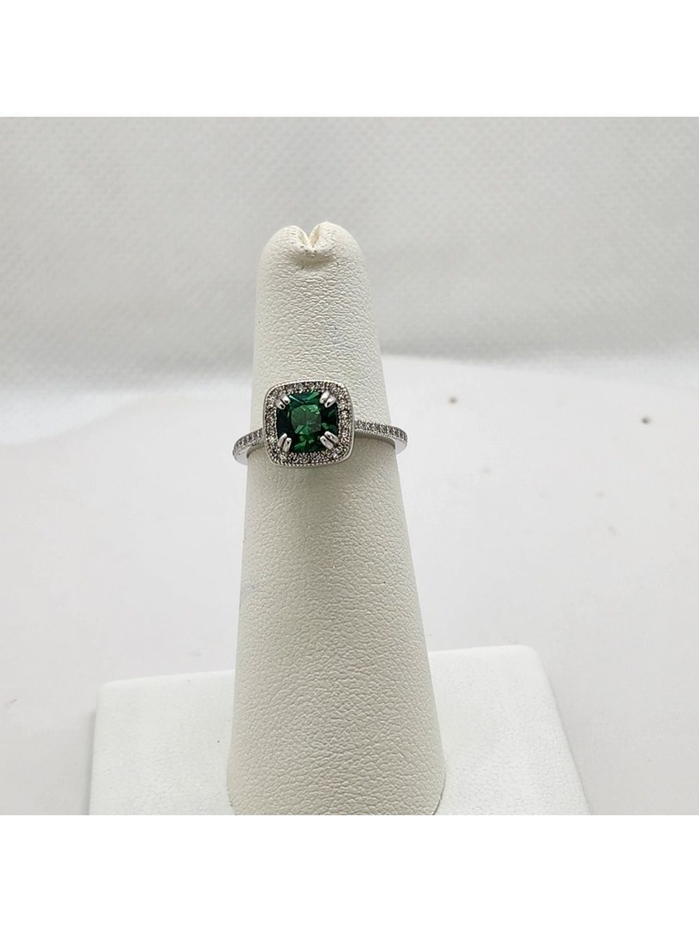 Brand New Sterling Silver 925 Green Gemstone Ring